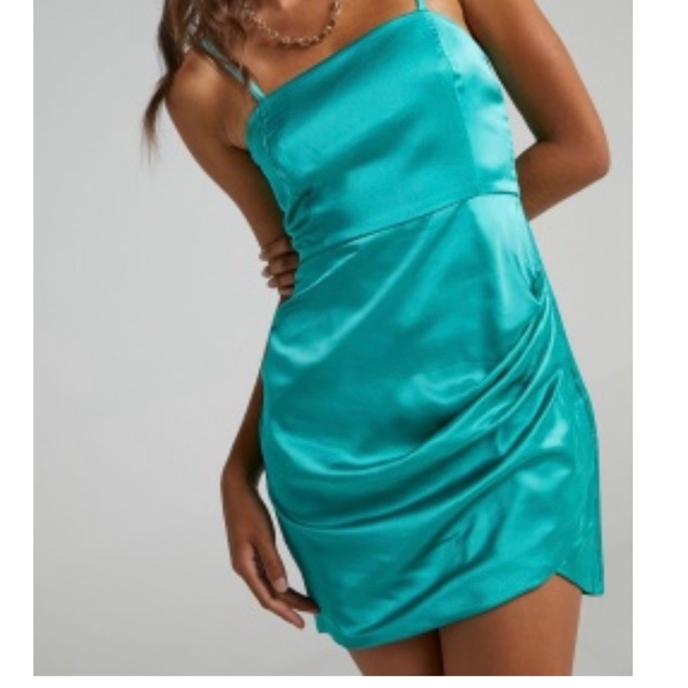Showpo Green satin spaghetti strap Elbereth Prom dress Australian design Sz 16